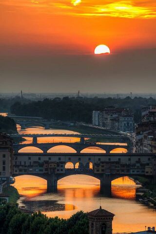 Florence: A Sunset Serenade 🌅