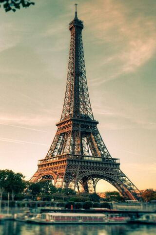 Eiffel Tower: A Timeless Icon of Paris 🇫🇷✨