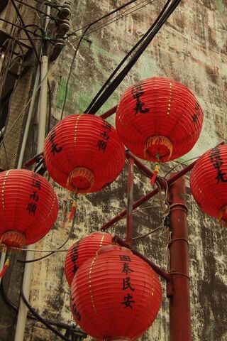 Radiant Red: The Charm of Chinese Lanterns 🎇🏮