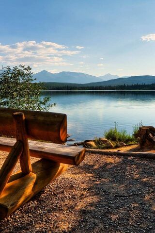 Serenity on the Lakesid..