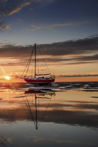 Serenity on the Water: A Sunset Voyage