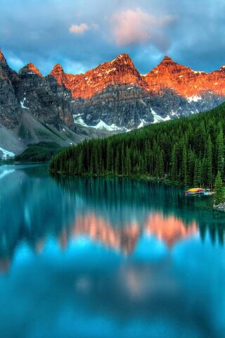 Serenity at Mountain Lake: Nature's Masterpiece 🌄💧