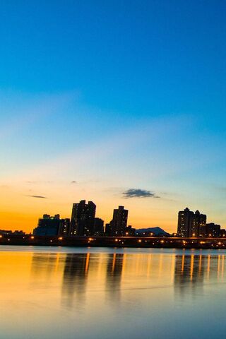 Sunset Serenity Over the City 🌆🌅