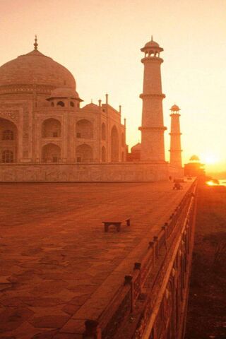 Sunset Serenity at the Taj Mahal 🌅