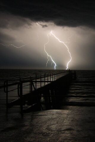 Stormy Serenity at Pt Rickeby 🌩️🌊