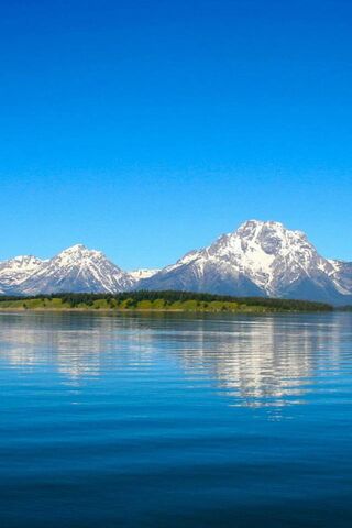 Majestic Peaks: Reflections of Nature 🌄✨