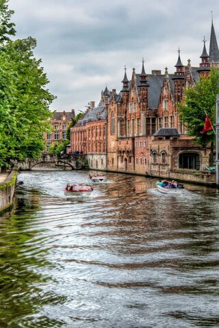 Serenity of the Canal: A Glimpse into Bruges