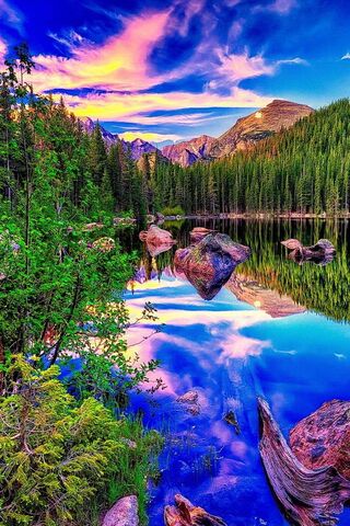 Nature's Masterpiece: Reflections of Serenity 🌄✨