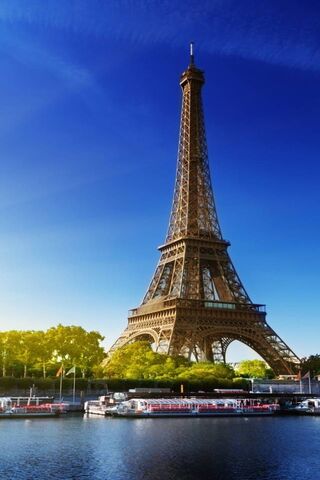 Eiffel Tower: A Parisia..