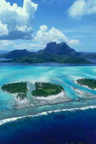 Paradise Awaits: The Enchanting Bora Bora Reefs 🌊🌴