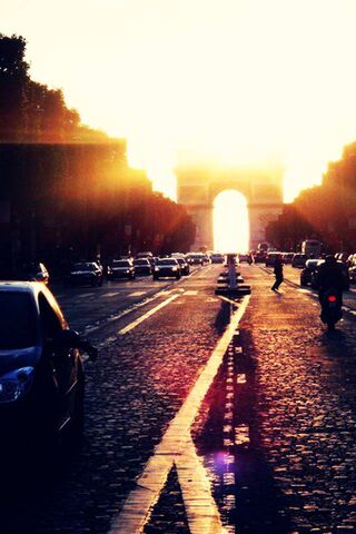 Sunset Serenity on the Champs-Élysées 🌅✨
