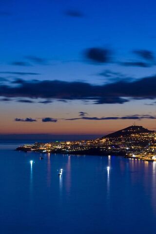 Twilight Serenity: A City’s Night Glow 🌆✨