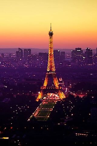 Twilight Glow: The Eiff..