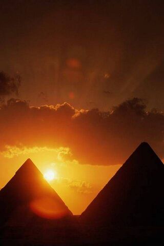 Sunset Serenity Over the Pyramids 🌅🏜️