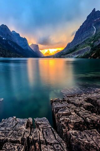 Serenity at Mountain Lake: Nature's Canvas 🎨🏞️