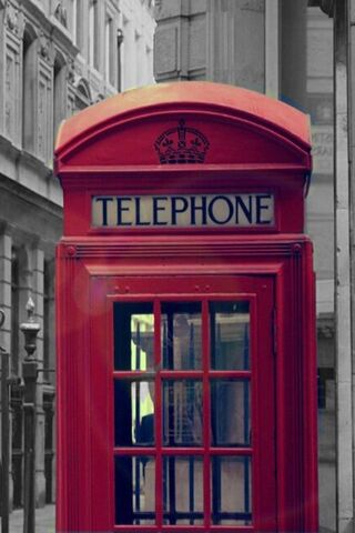 Classic Charm: The Iconic Red Telephone Booth 📞❤️