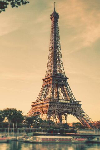 Eiffel Tower: A Timeles..