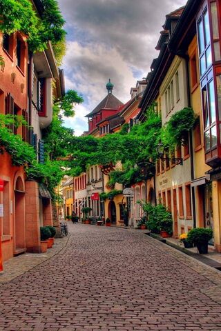 Charming Cobblestone La..