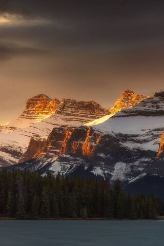 Golden Peaks at Dusk 🌄✨