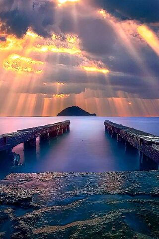 Radiant Horizons: A Glimpse of Serenity 🌅✨