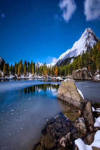 Winter Serenity at Snow Lakes Rocks ❄️🏔️