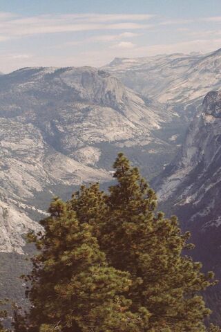 Majestic Views of Yosemite Valley 🌲🏞️