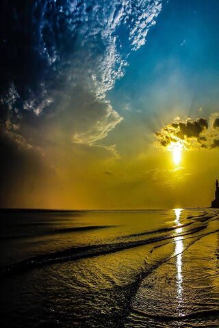 Golden Horizons: A Serene Sea Sunset 🌅