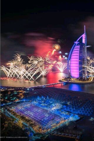 Dubai's Dazzling Night: A Symphony of Lights 🎆🌟