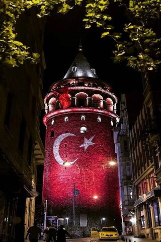 Galata Tower: A Nighttime Marvel 🇹🇷✨