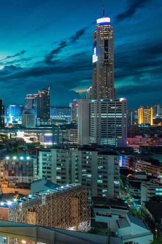 Twilight Metropolis: A City Awakens 🌆✨