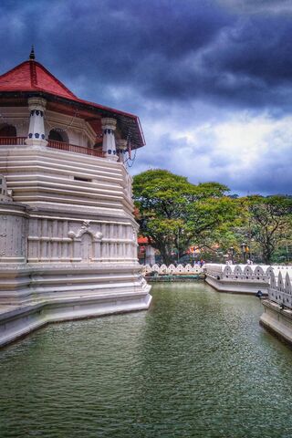 Sacred Serenity: The Temple of the Tooth