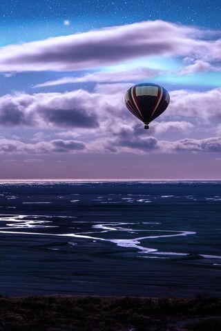 Soaring Dreams: A Night in the Sky 🌌🎈