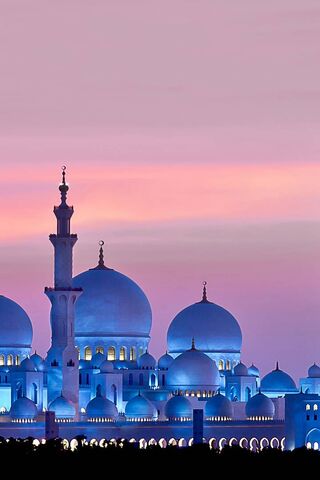Majestic Serenity: The Beauty of Abu Dhabi Mosque 🌅✨