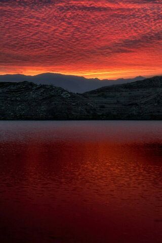 Serene Sunset Reflections 🌅