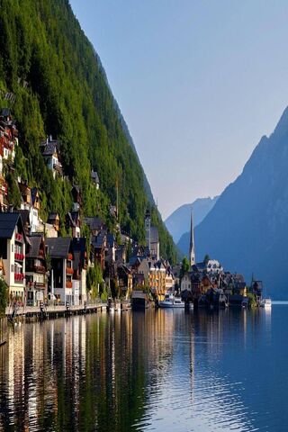 Serenity by the Lake: Mountain Retreats