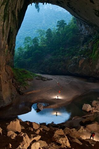Huge Cave