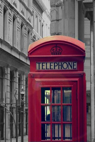 A Classic Call: The Iconic Red Telephone Booth 📞🇬🇧