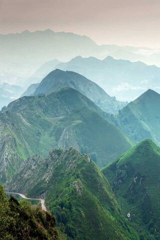 Whispers of the Peaks: A Serene Mountain Escape