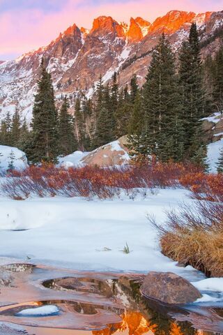 Majestic Peaks at Dawn 🌄