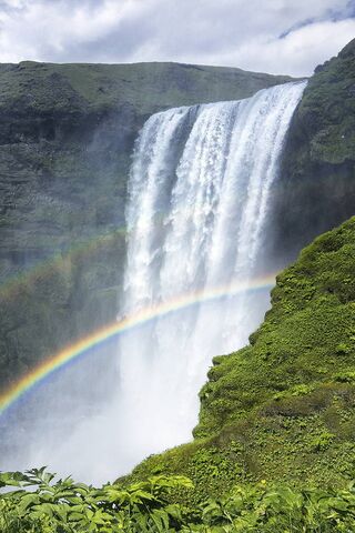 Majestic Falls: Nature'..