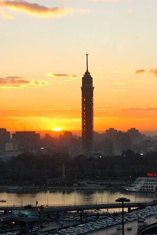 Cairo Tower: A Sunset Spectacle 🌅