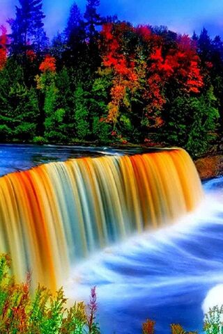 Nature's Vibrant Cascad..