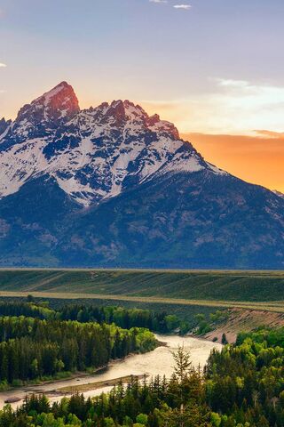 Majestic Serenity: A Glimpse of Nature's Splendor 🌄🌲