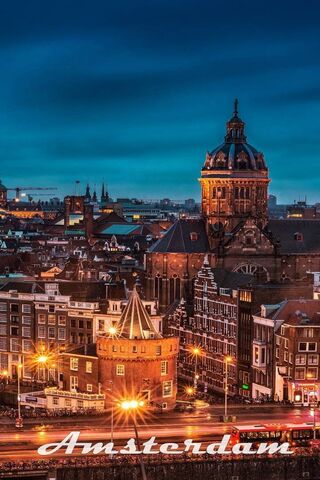 Amsterdam: A City of Canals and Charm 🌆✨