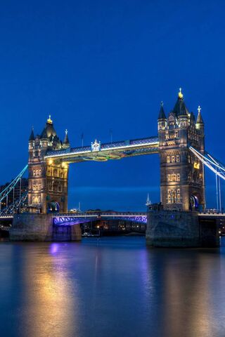 Twilight Majesty: The Tower Bridge of London 🌉✨