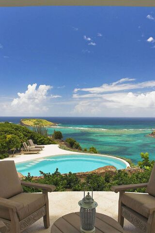 Paradise Awaits: A Drea..