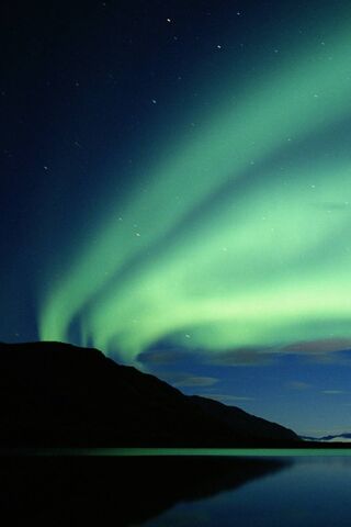 Aurora's Dance: Nature's Light Show 🌌✨