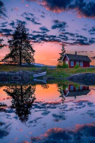 Reflections of Serenity 🌅🏡