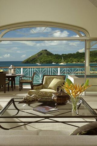 Serene Escape: A Coastal Retreat