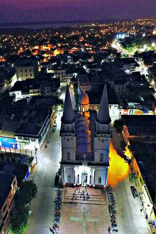 Magangue by Night: A Glimpse of Bolivar's Charm 🌌✨
